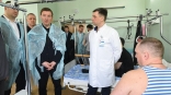 Виталий Хоценко и Андрей Турчак поблагодарили персонал КМХЦ за помощь раненым участникам СВО