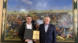 Известный омский меценат Козубенко подарил музею в Крыму историческое полотно