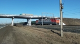 Под Омском грузовой поезд насмерть сбил пешехода