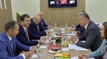Виталий Хоценко обсудил перспективы сотрудничества Омской области с Беларусью