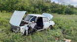 В Омске при опрокидывании авто на грунтовой дороге погибла девушка