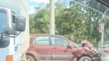 В Омске из-за месива машин в ДТП образовалась плотная пробка