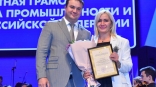 Виталий Хоценко отметил результаты работников торговли Омской области