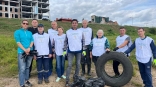 В Омске активисты помогли очистить от мусора набережную Иртыша
