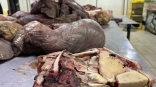 В Омске на продажу приготовили 500 килограммов мясной продукции из неизвестного сырья