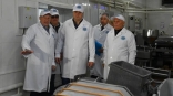 Виталий Хоценко посетил одно из ведущих омских предприятий по производству масла и сыра