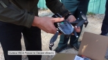 Появились кадры передачи омским УФСБ тысячи конфискованных дронов для нужд СВО