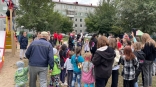 При поддержке активистов акции «Решают люди» во дворе дома на улице Лисицкого в Омске появился островок детства