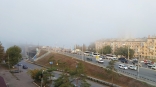Омск утром понедельника накрыл «непроглядный» туман