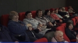 Омские депутаты Сахань и Корольков ко Дню пожилого человека подарили пенсионерам кино