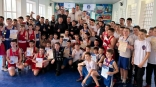 Омская федерация бокса передала спортсменам Стаханова инвентарь и экипировку