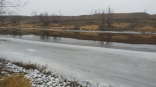 В Омской области наполовину замерзла река