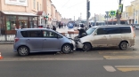 Женщина и 8-летняя девочка пострадали при столкновении машин в Ленинском округе