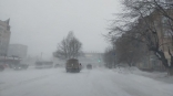 На Омскую область передали очередной снежный шторм с последствиями