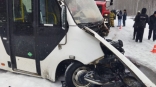 После ДТП с пассажирской «Газелью» на омской трассе погиб водитель, пятеро пострадали