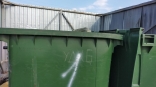 В мусорном баке на морозе в Омске нашли пакет с ужасающим содержимым
