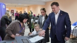 Омский губернатор Виталий Хоценко проголосовал на выборах президента РФ