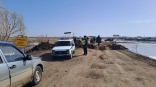 На дороге в Омской области ограничили движение из-за потопа