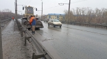 Дорожники убирают тысячу кубометров талой воды с омских улиц ежедневно