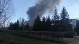 В промзоне Омска произошел пожар со взрывами