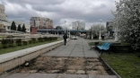 Власти Омска объяснили исчезновение пешеходных плит у библиотеки имени Пушкина