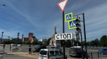 На перекрестке в центре Омска несколько дней не работает светофор