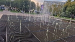 В Омске появился подозрительно желтый фонтан