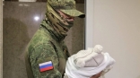 Власти Омской области встретили из роддома третьего ребенка участника СВО