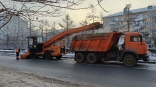 В Омске начался вывоз снега