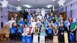 Более 2 000 подарков получили юные омичи под Новый год от волонтеров Омского НПЗ