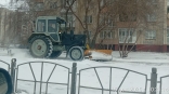 Уборка дорог Омска после снегопада началась еще ночью