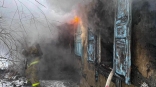 В полыхающем доме Кировского округа Омска погиб человек