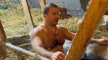 Омский губернатор Хоценко окунулся в крещенскую купель в -20 °C