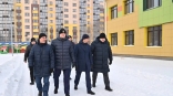 Омский губернатор Хоценко оценил ход строительства детсада в ЖК «Амурский-2»