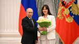Президент Путин в Москве наградил выпускницу омской Шебалинки