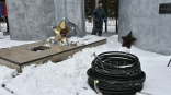 В омской Знаменке монтируют вечный огонь с газификацией