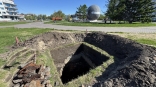 В самом центре Омска во время загадочных раскопок у шара «Держава» нашли кости