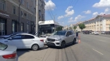 Автобус с пассажирами влетел в столб в Омске
