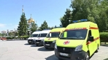 Омским медикам передали ключи от 15 новых машин скорой помощи