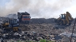 В районе Омской области пожар охватил несколько гектаров свалки
