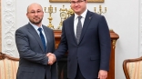 На старте российско-казахстанского форума в Омске Хоценко принял посла Республики Абаева