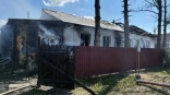 Бабушка с внуком погибли в страшном пожаре в Омской области
