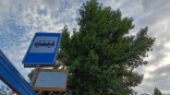 Омичка попалась на нехорошем занятии в теплой остановке