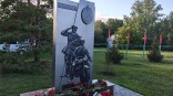 В омском поселке открыли обелиск сотрудникам правопорядка