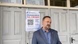 Глава Омского района Долматов сделал обращение у входа в избирательный участок