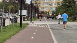 На обновленной набережной в центре Омска уже разбирают велодорожку