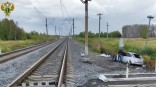В Омской области грузовой поезд столкнулся с автомобилем