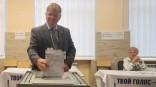 Председатель Омского горсовета Корбут проголосовал среди первых