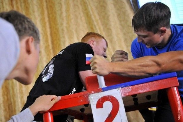 Армрестлинг омск. Логинов Александр армрестлинг. Королева спорта армрестлинг. Писарчук Сергей армрестлинг. Артем Морозов армрестлинг.