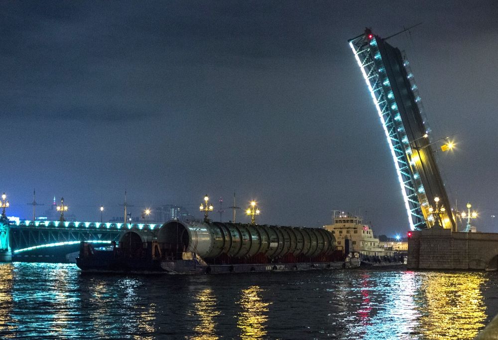 Разведенные мосты над невой